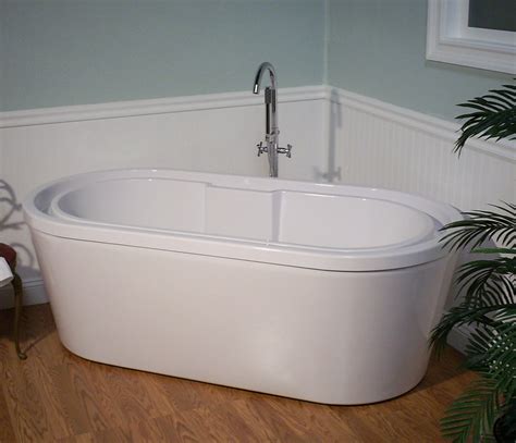 M 210 Contemporary Over Flowing Deep Soaking Free Standing Bathtub