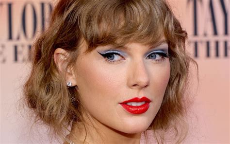 What Lipstick Brand Does Taylor Swift Wear To Create Her Signature Red Lip Evening Standard