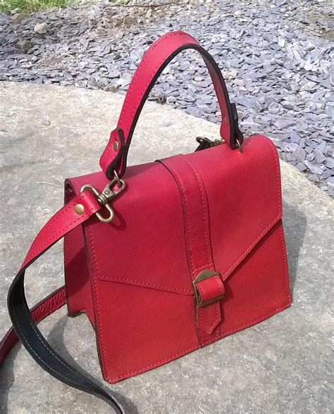 Small Red Purse Iucn Water