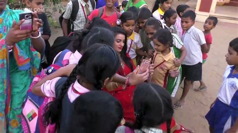 फिल्म के सेट पर बच्चे और महिलाये Akshara Singh को मिलने पहुंचे Video Dailymotion