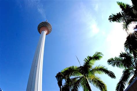 Salah satu gedung ikoniknya adalah petronas twin tower, menara kembar tertinggi di dunia. Menara Kuala Lumpur Tempat Wisata Menarik Dimalaysia
