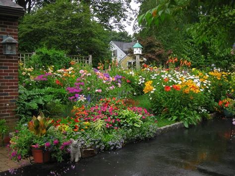 Having the right garden that suits your lifestyle can be a great addition to your home and family. Color in Massachusetts - Gallery | Garden Design