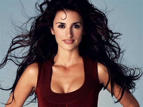 Esquire Names Penelope Cruz Sexiest Woman Alive Says Shes Not