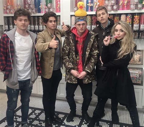 Pin By S K Y E On The Vamps Sabrina Carpenter