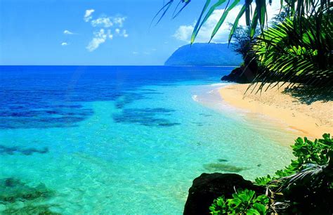 The pacific ocean surrounds the hawaiian archipelago. Tourism: Hawaii Island