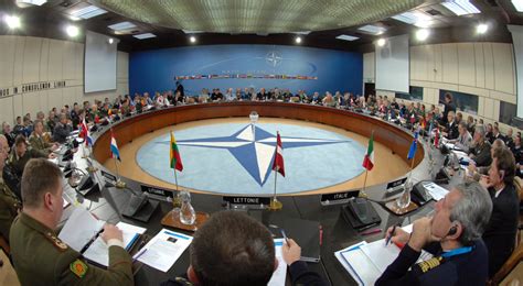 Acronym of organisation du traité de l'atlantique nord. L'OTAN doit se concentrer davantage sur le défi de la ...