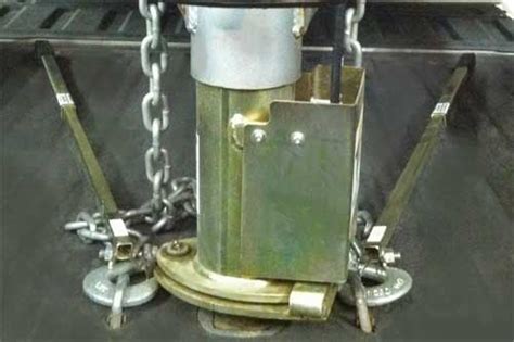 All framework for gooseneck trailer hitches reside under the bed of the truck with only the ball exposed above the bed of the truck. Gooseneck Easy Coupler