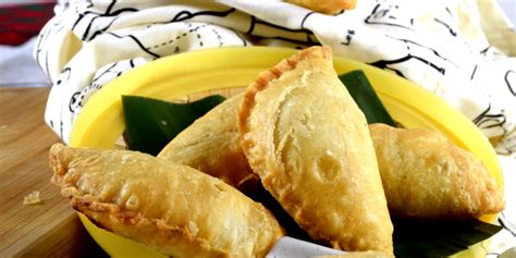 How to make the very delicious nyonya curry puff 如何制作超美味的«娘惹咖哩角» ingredients: Curry Puffs (Karicpap)- How to make in 3 simple steps
