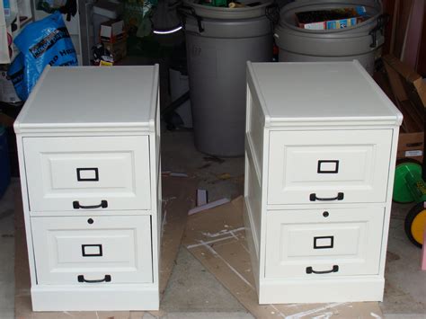 A quick file cabinet desk diy using thrifted metal file cabinets and a simple diy file cabinet desktop from common wood. Dishing Up Design: Just a Quickie: "Do-It-Yourself" Desk