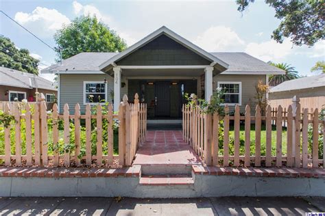 Craftsman house plans are based on the thinking of english designers, including john ruskin in the united states, the style was perfected by the california architects charles and henry greene and. Pasadena Deal of the Week | Charming California Bungalow for Sale | Ramiro & Erica Rivas
