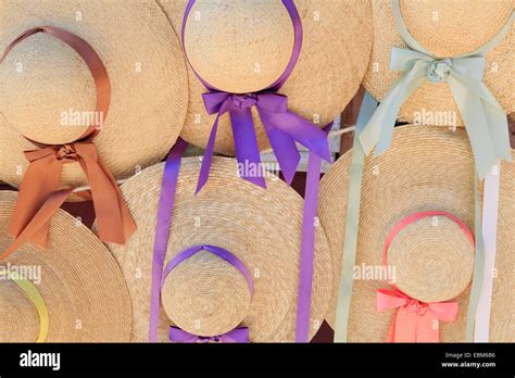 Straw Hats For Sale In Colonial Williamsburg Virginia Usa Stock Photo