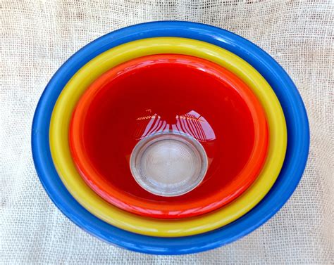 Vintage Pyrex Primary Color Clear Bottom Nesting Bowls Red
