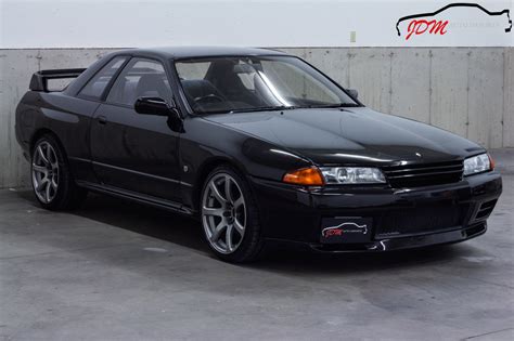 Of course the skyline has a soul nmaybe you should put a white aura all over the car and put the car's black normal. 1992 Nissan Skyline R32 GTR Black
