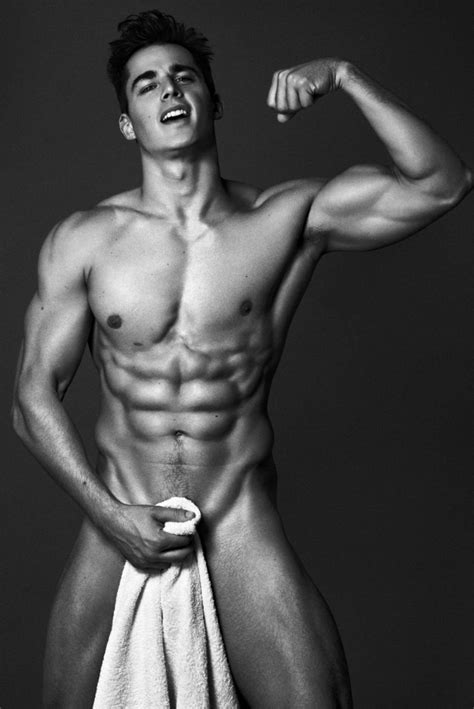 Pietro Boselli Nackt In Schwarz Wei Fit Naked Guys