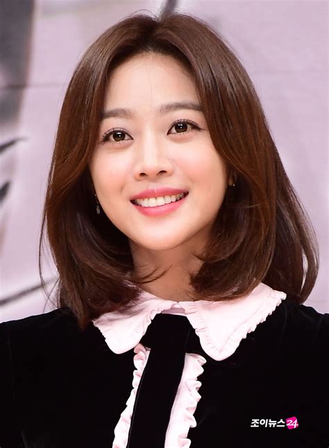Jo bo ah is a south korean actress, host and model. HD갤러리'골목여신' 조보아, '눈동자에 별빛이 내린다'