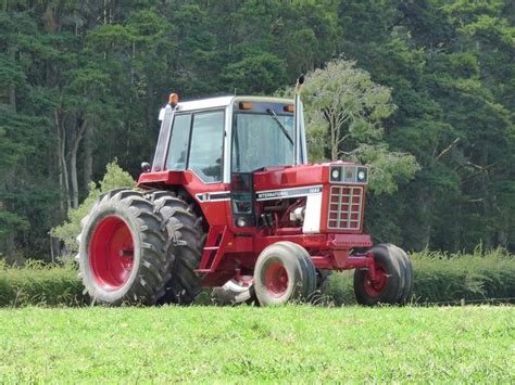 Pin By R Higgins On B4 Classic Tractor Fever International Tractors International Harvester