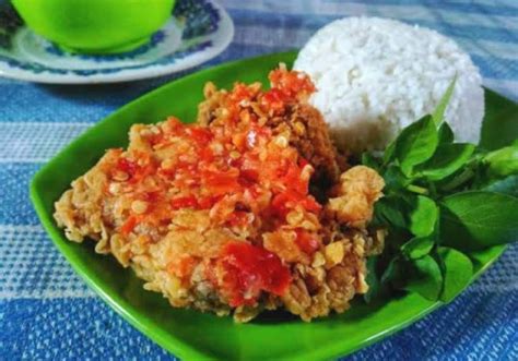 Bagi pencinta pedas wajib nih cobain geprek dengan sambal taican sangat mudah dibuat lhoo. Resep Ayam Geprek Sambal Bawang | Reseppedia.com