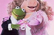 piggy muppet kermit muppets caper ladycultblog subversive represents uncoupling entirely conscious cynicism solarmovie