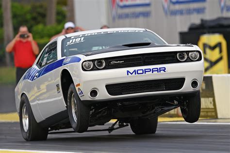 Exclusive See Mopars New 1000hp Challenger Drag Pak Get Bolted