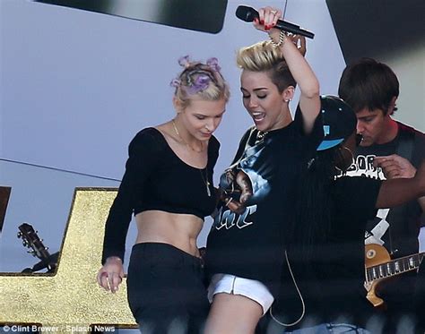 Miley Cyrus Jokes About Parallels With Snoop Lion Were Both High Daily Mail Online