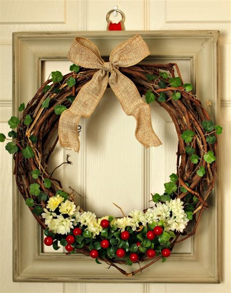 This works on every single wreath frame. Turtles and Tails: Layered Picture Frame Wreath