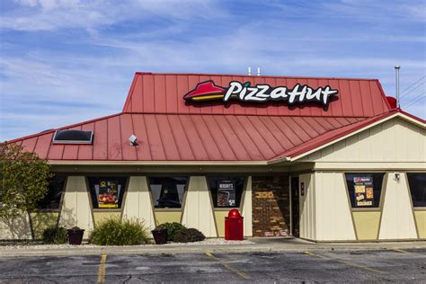 Our website is designed to work in portrait mode. Pizza Hut Is Closing up to 500 Dine-In Locations | Taste ...