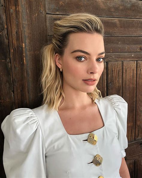 Let Margot Robbie Be Your Guide To Modern Bohemian Beauty Vogue