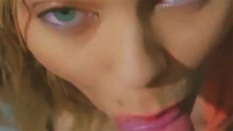 Камшот на лицо в любительском видео Xhamster