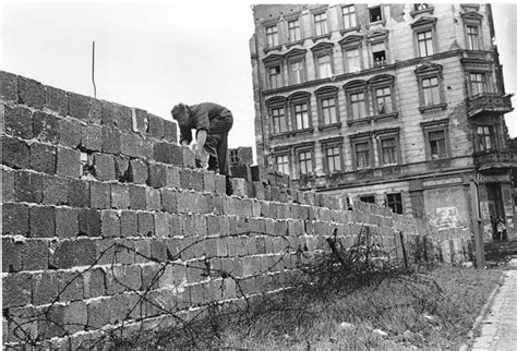 The Construction Of The Berlin Wall Begins On August 13 1961 Dividing