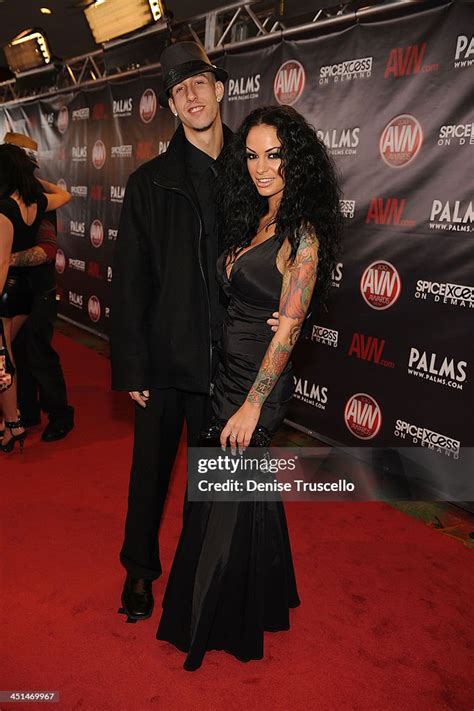 criss strokes and angelina valentine arrives at the 2010 avn awards news photo getty images