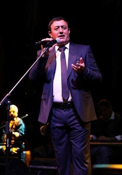 Mahmut tuncer, basın mensuplarına iyi akşamlar dedikten sonra kızı gizem tuncer'in kullandığı araç ile. Mahmut Tuncer hastaneye kaldırıldı - Haber3