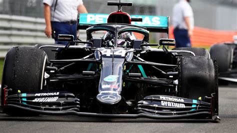 6x formula 1 world champion. Lewis Hamilton still hit over 140mph with punctured tyre ...