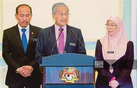 Kini, datuk akmar hisham mokhles adalah setiausaha akhbar kepada perdana menteri malaysia. Fungsi setiausaha politik bantu menteri, bukan agih ...