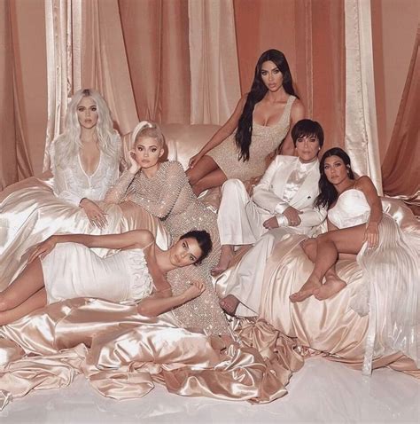 7 Momentos Top De Keeping Up W The Kardashians Para Celebrar Su Vanidad