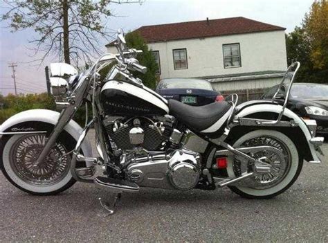 The highlights for this model are the chrome oil tank, a. 2006 Harley-Davidson FLSTN Softail Deluxe - Moto.ZombDrive.COM