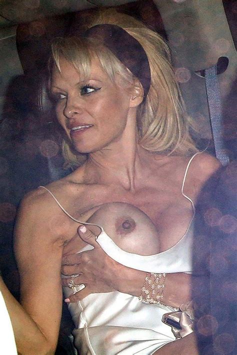 Pamela Anderson Suffers Wardrobe Malfunction And Flashes Knickers As