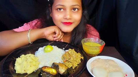 eating show vaat dal begun bhaja aloo chokha mochar dalna mishti doi mishti 😋🥰