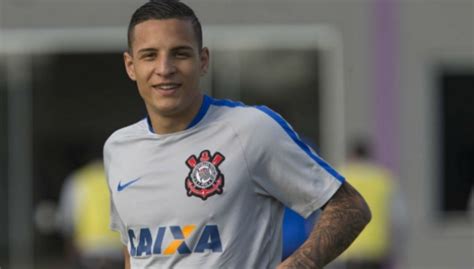 Guilherme antonio arana lopes (born 14 april 1997), known as guilherme arana, is a brazilian professional footballer who plays as a left back. De Rodriguinho a Lucca: saiba quem ainda pode deixar o ...