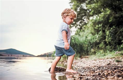 Why Going Barefoot Is Good For Your Child The Star