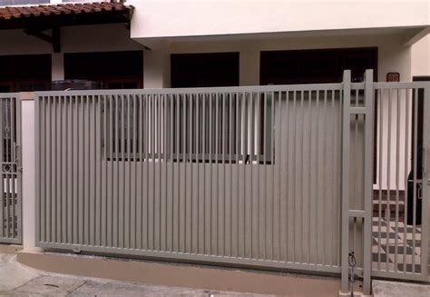 Jika di bagian dalamnya anda menggunakan perpaduan dengan perabotan, di bagian depan anda harus memikirkan estetika dan nuansa yang. Contoh Pagar Minimalis Desain Terbaru