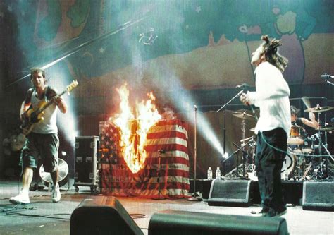 Revive El Histórico Concierto De Rage Against The Machine En Woodstock 99