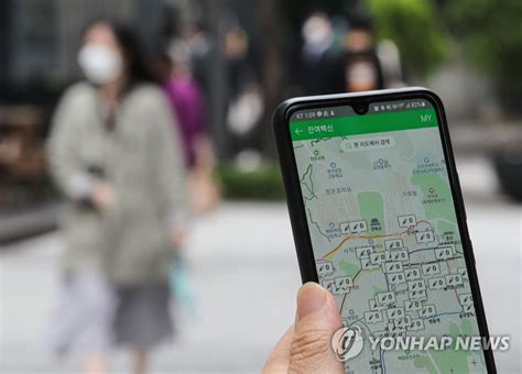 한인업주 '마스크 거부' 고객에 찔려. 네이버로 예약했는데 오지말라니…잔여백신 입력착오로 혼선 ...
