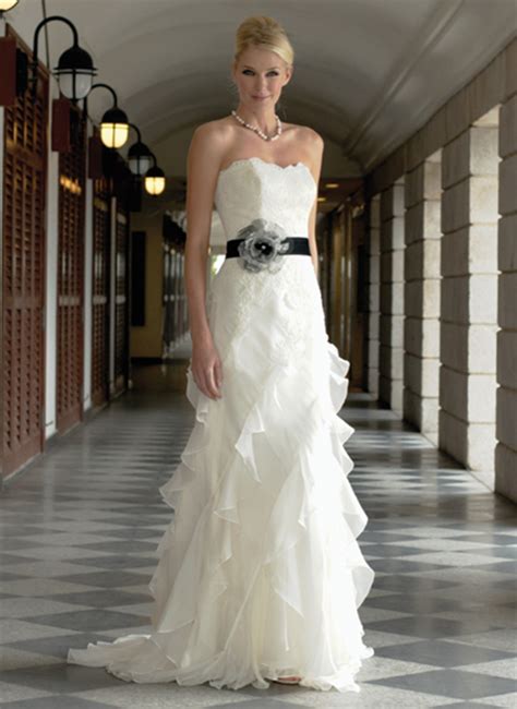 Showcasing newest collections from top designers. Jewelry Designs: Elegant Wedding Dresses