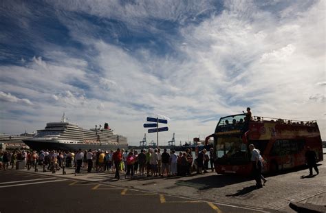 Turismo De Cruceros En Gran Canaria El Majestuoso Trasatlántico Queen Victoria En Las Palmas