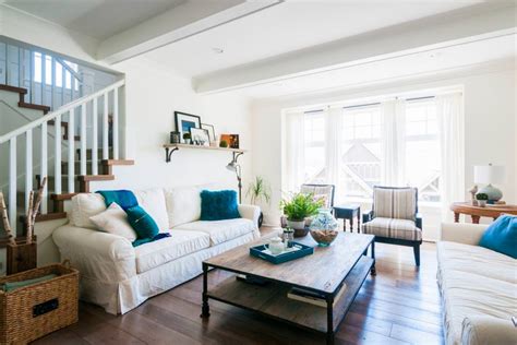 Rustic is always a great style to apply to the house, that is why that kind of decor is so popular and many homeowners you can see the living room with the deep teal wall and rustic accessories which goes side by side beautifully. 22+ Teal Living Room Designs, Decorating Ideas | Design ...