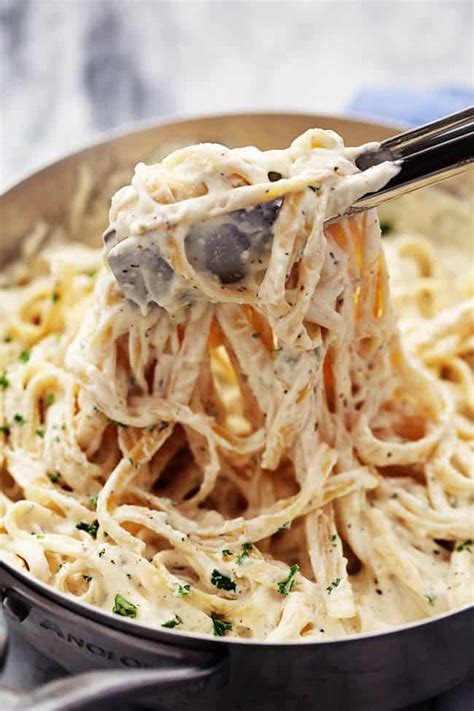 Easy homemade alfredo sauce that's packed full of cheese and creamy goodness! Alfredo Sauce Using Cream Cheese And Heavy Whipping Cream - Homemade Copycat Olive Garden ...