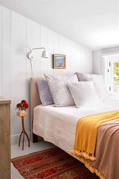 When decorating a guest room, there are a few simple things you need to remember. Very Small Guest Bedroom Ideas 2021 - aromaalice.net
