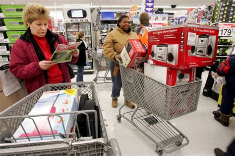 What Time Did Best Buy Open On Black Friday 2013 - Walmart giving 1 million employees who work on Thanksgiving extra pay