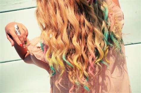 Take 1 to 2 inches (2.5 to 5.1 cm) of your hair and dampen it with a few spritzes of water from a spray bottle. Mr. Kate - DIY colorful pastel chalk tips hair tutorial