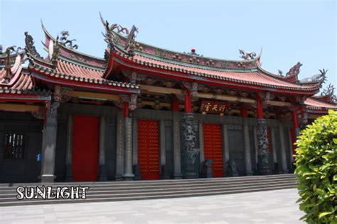 捷運資訊：市政府站3號出口，步行約9分鐘。 捷運象山站 1號出口，步行約7分鐘。 台北101/世貿站4號出口，步行約8分鐘。 * 小米之家 台北行天宮店不提供現場維修服務，請到授權站點維修； * 實體店無七日鑑賞期。 位於台北市中山區民權東路二段109號的行天宮，交通地理方便，是北台灣香客最多的廟宇之一。